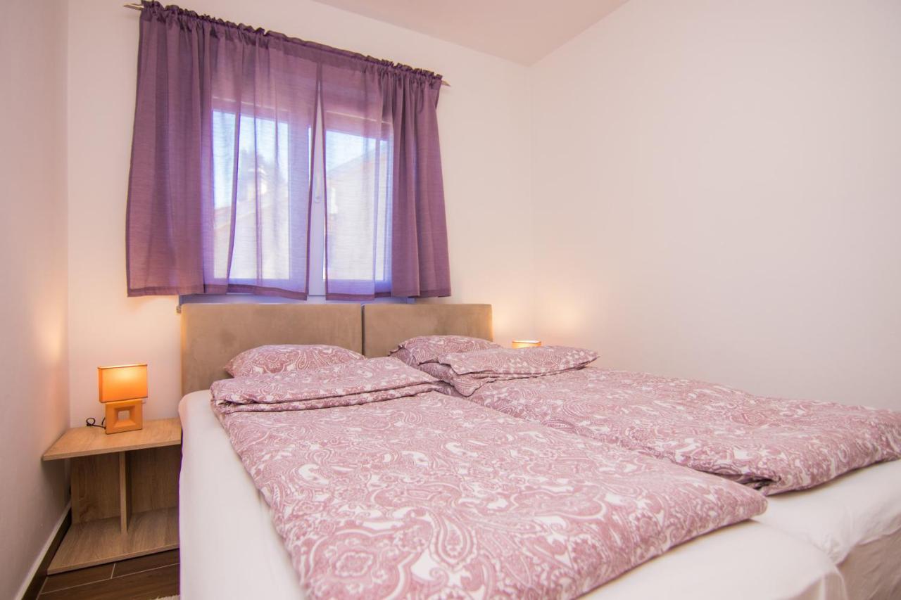 Apartmani Mario Malinska Exterior foto